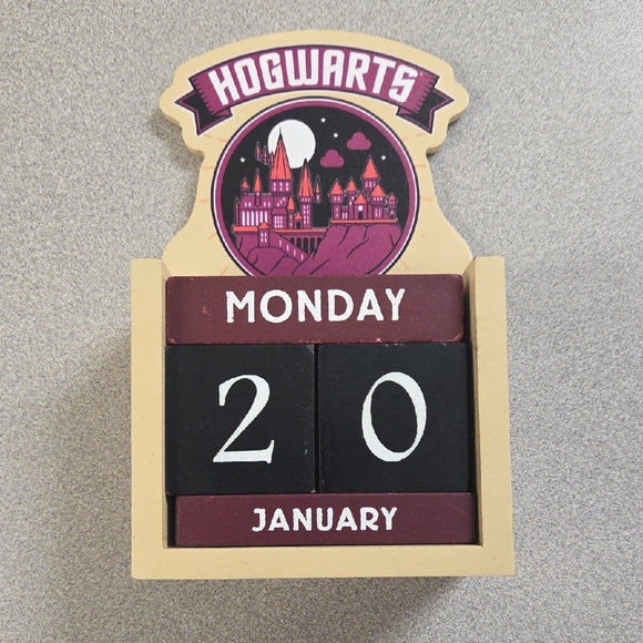 Wizarding World Of Harry Potter Other - Harry Potter Daily Wooden Desk Calendar